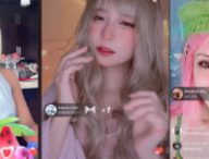 La nouvelle tendance TikTok des lives PNJ // Source : Pinkydoll,natuecoco et cherrycrush sur TikTok. Montage Numerama avec Canva. La nouvelle tendance TikTok des lives PNJ // Source : Pinkydoll,natuecoco et cherrycrush sur TikTok. Montage Numerama avec Canva.
