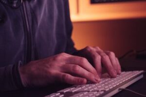 Flickr a été victime d'une attaque par DDoS par Anonymous Sudan // Source : Canva Flickr a été victime d'une attaque par DDoS par Anonymous Sudan // Source : Canva