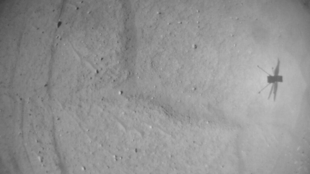 Une image prise pendant le vol du 26 avril, reçue 2 mois plus tard. // Source : NASA/JPL-Caltech Une image prise pendant le vol du 26 avril, reçue 2 mois plus tard. // Source : NASA/JPL-Caltech