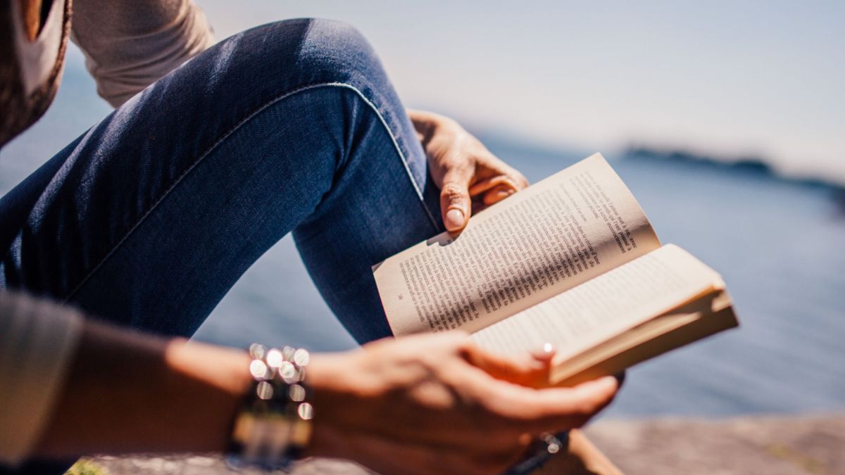 Lectures de l'été // Source : Canva Lectures de l'été // Source : Canva
