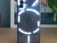Toutes les LED du Nothing Phone (2) allumées en même temps, ça donne ça. // Source : Numerama