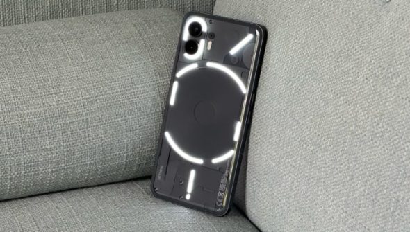 Le Nothing Phone (2) // Source : Numerama Le Nothing Phone (2) // Source : Numerama