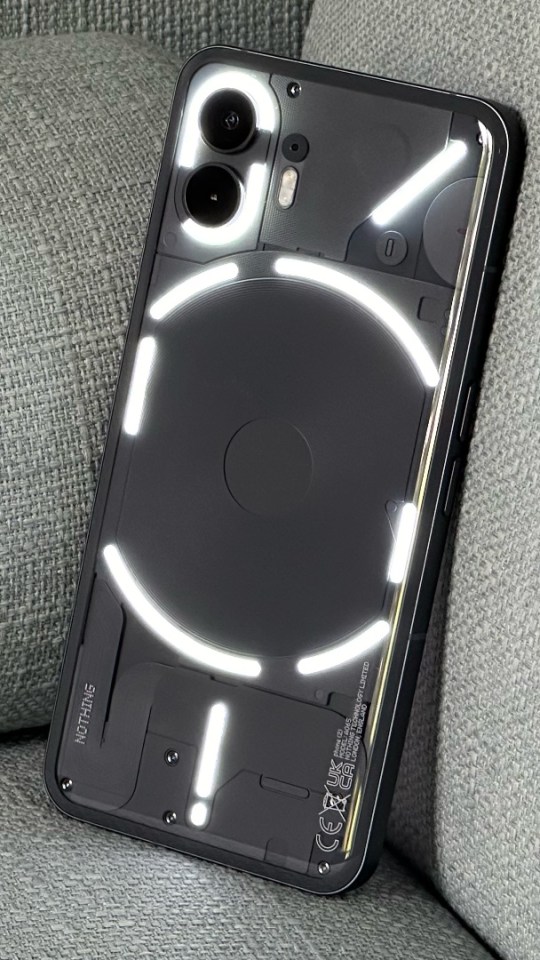 Le Nothing Phone (2) // Source : Numerama Le Nothing Phone (2) // Source : Numerama