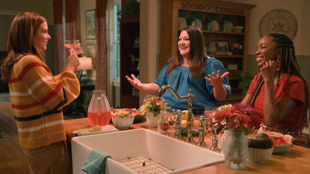 Trois amies pour le meilleur et pour le pire, dans À l'ombre des magnolias. // Source : Netflix Trois amies pour le meilleur et pour le pire, dans À l'ombre des magnolias. // Source : Netflix