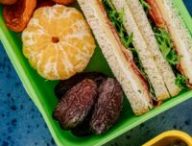 Une lunchbox avec un sandwich et des fruits. // Source : Antoni Shkraba. Pexels. Une lunchbox avec un sandwich et des fruits. // Source : Antoni Shkraba. Pexels.