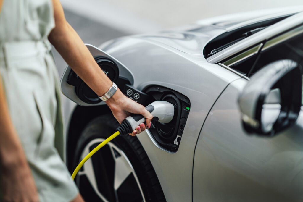 Recharge de voiture électrique // Source : Jaguar Recharge de voiture électrique // Source : Jaguar