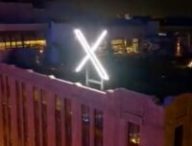 Le logo de X sur le siège de l'entreprise. // Source : X Le logo de X sur le siège de l'entreprise. // Source : X
