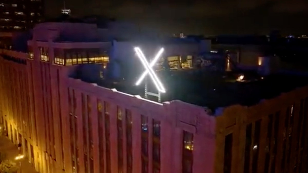 Le logo de X sur le siège de l'entreprise. // Source : X Le logo de X sur le siège de l'entreprise. // Source : X