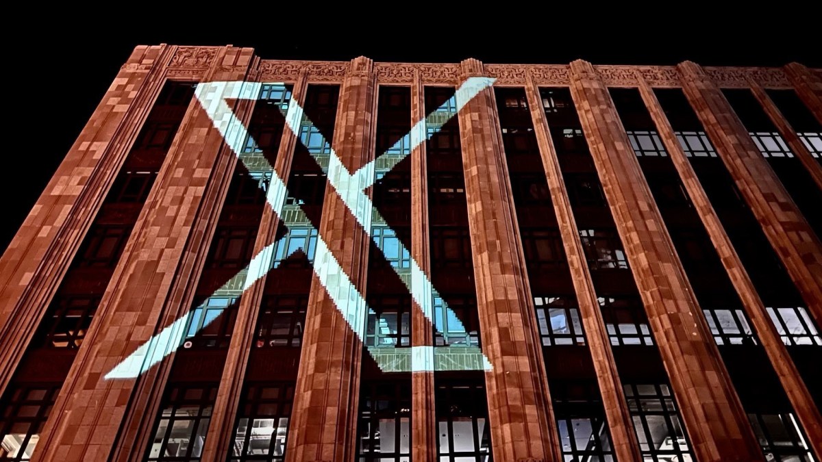 Le logo de X sur le siège de Twitter. // Source : Elon Musk Le logo de X sur le siège de Twitter. // Source : Elon Musk