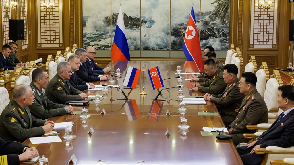 Le ministre de la défense russe Shoigu s'est rendu en Corée du Nord en juillet dernier. // Source : Korean Central News Agency Le ministre de la défense russe Shoigu s'est rendu en Corée du Nord en juillet dernier. // Source : Korean Central News Agency
