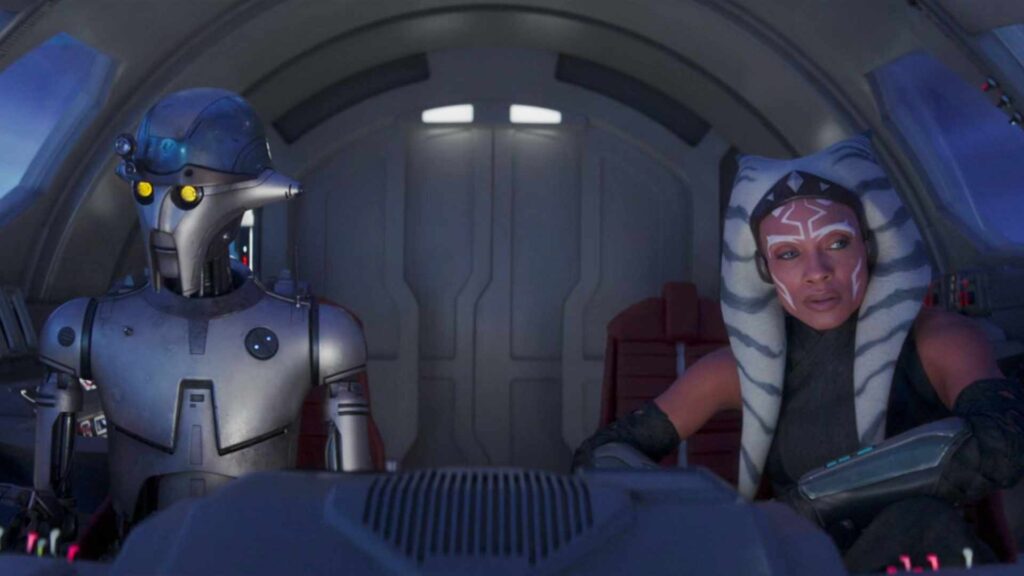 Le robot Huyang et Ahsoka // Source : Lucasfilm / Disney+ Le robot Huyang et Ahsoka // Source : Lucasfilm / Disney+
