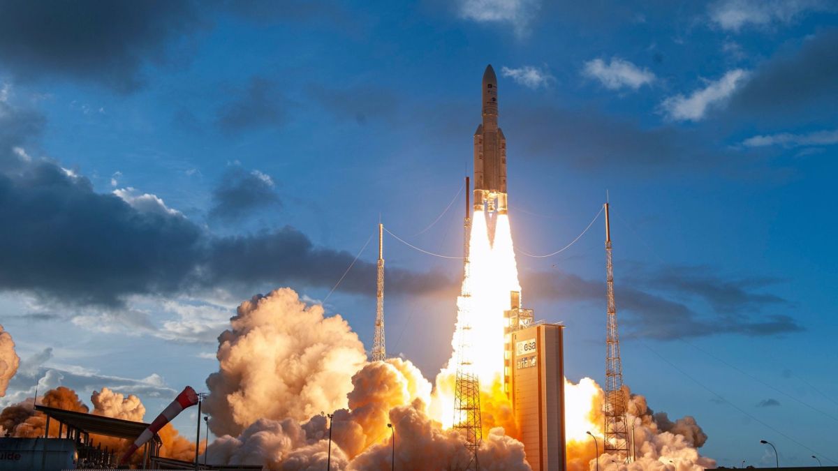 Décollage d'Ariane 5. // Source : ESA/CNES/Arianespace - Optique video du CSG - P.Prion Décollage d'Ariane 5. // Source : ESA/CNES/Arianespace - Optique video du CSG - P.Prion