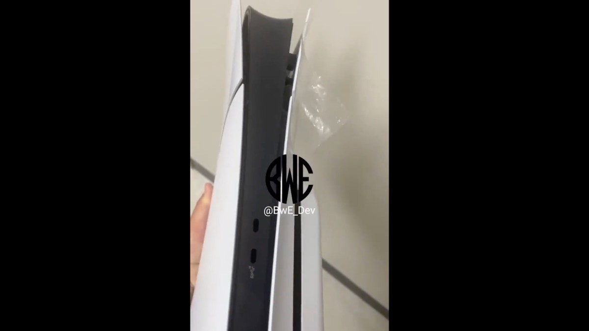 Fuite de la PlayStation 5 Slim // Source : Twitter Fuite de la PlayStation 5 Slim // Source : Twitter