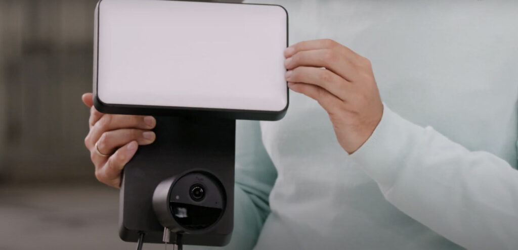 La caméra Philips Hue Secure la plus chère intègre un projecteur lumineux. La caméra Philips Hue Secure la plus chère intègre un projecteur lumineux.