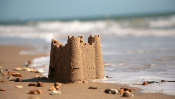 Les châteaux de sable. // Source : Canva Les châteaux de sable. // Source : Canva