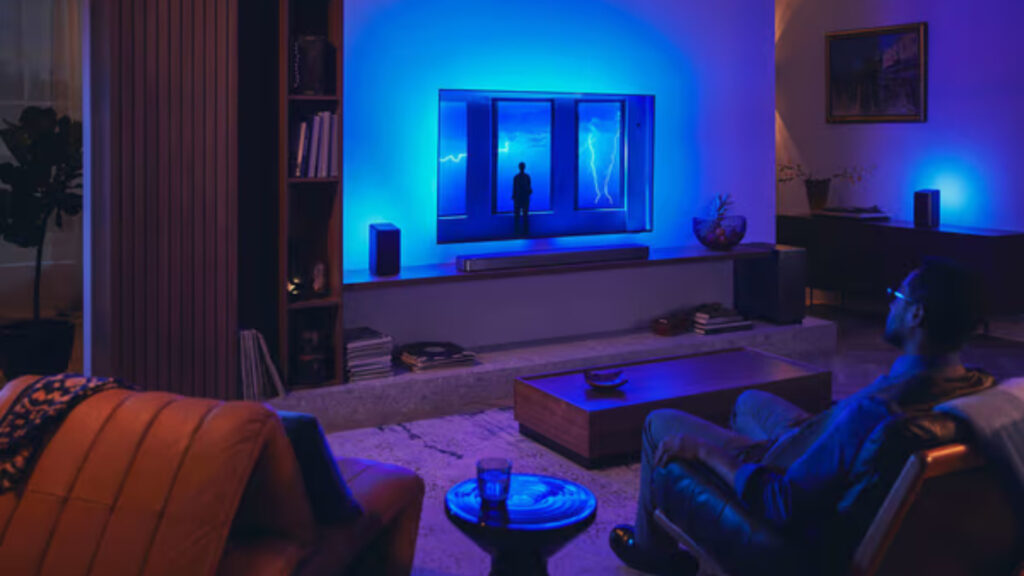 L'Ambilight peut aussi seulementprojeté une lumière d'appoint, si vous n'aimez pas être plongé dans lenoir // Source : Philips L'Ambilight peut aussi seulementprojeté une lumière d'appoint, si vous n'aimez pas être plongé dans lenoir // Source : Philips