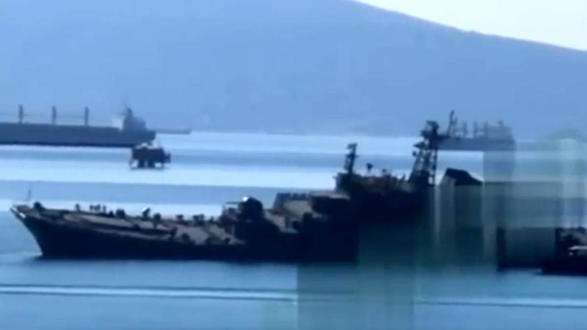 Les images du navire russe endommagé ce 4 août. // Source : Telegram / Лачен пише Les images du navire russe endommagé ce 4 août. // Source : Telegram / Лачен пише