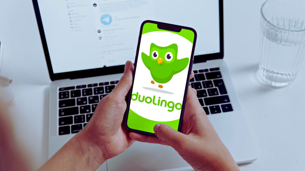 Des données d'utilisateurs DuoLingo sont en ligne. // Source : Canva / Duolingo Des données d'utilisateurs DuoLingo sont en ligne. // Source : Canva / Duolingo