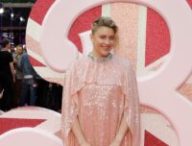 Greta Gerwig, réalisatrice du film Barbie, première femme a réaliser un film qui a passé la barre des 1 milliards de revenus. // Source : Warner Bros UK sur Twitter. Greta Gerwig, réalisatrice du film Barbie, première femme a réaliser un film qui a passé la barre des 1 milliards de revenus. // Source : Warner Bros UK sur Twitter.