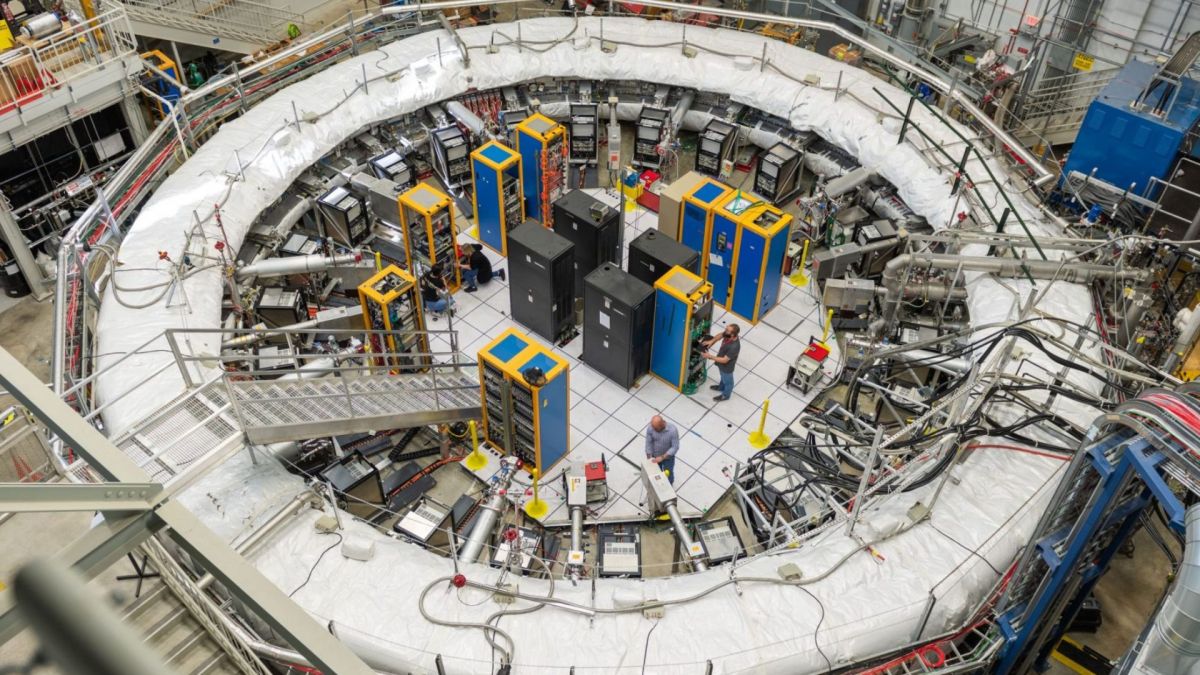 Muon g-2 Experiment // Source : Ryan Postel, Fermilab Muon g-2 Experiment // Source : Ryan Postel, Fermilab