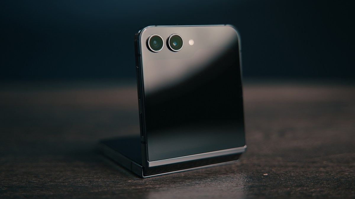 Samsung Galaxy Z Flip 5 // Source : Thomas Ancelle / Numerama Samsung Galaxy Z Flip 5 // Source : Thomas Ancelle / Numerama