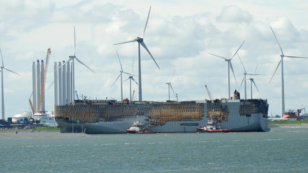 Fremantle Highway à son arrivée dans le port d'Eemshaven // Source : Rijkswaterstaat Fremantle Highway à son arrivée dans le port d'Eemshaven // Source : Rijkswaterstaat