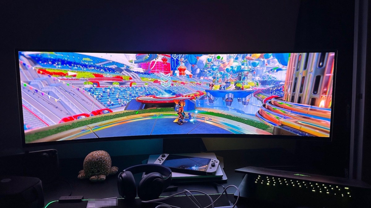 Écran Samsung Odyssey G9 // Source : Maxime Claudel pour Numerama Écran Samsung Odyssey G9 // Source : Maxime Claudel pour Numerama