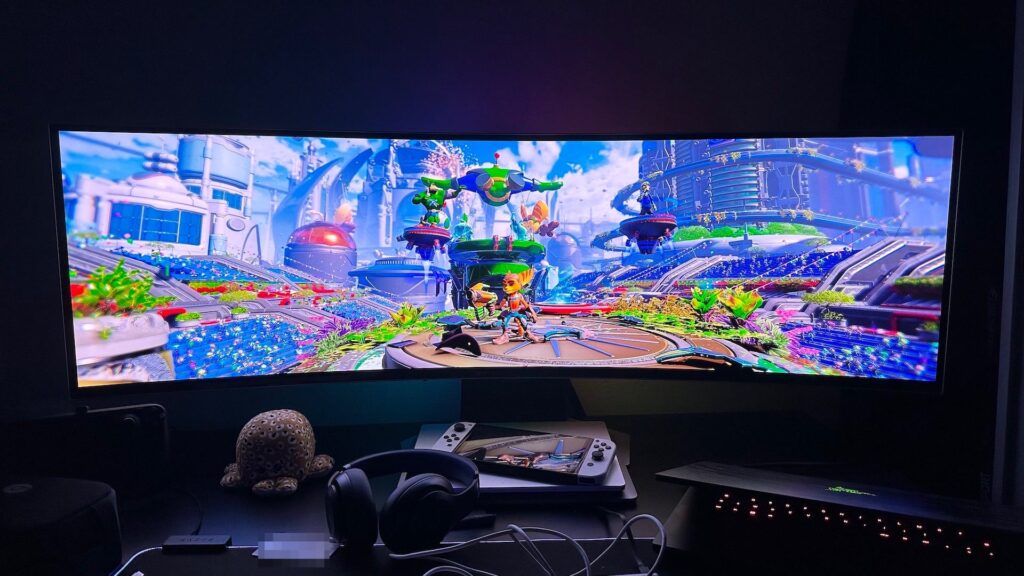 Écran Samsung Odyssey G9 // Source : Maxime Claudel pour Numerama Écran Samsung Odyssey G9 // Source : Maxime Claudel pour Numerama