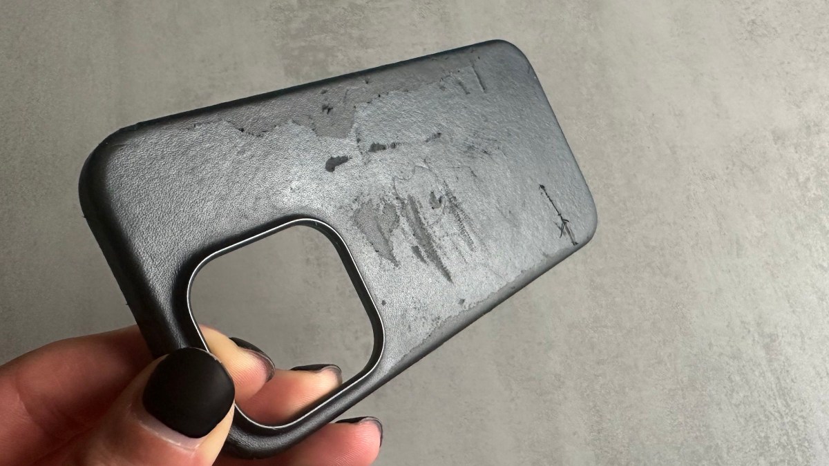 Coque iPhone en cuir // Source : Maxime Claudel pour Numerama Coque iPhone en cuir // Source : Maxime Claudel pour Numerama