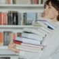 Des livres ! Encore des livres ! // Source : Canva Des livres ! Encore des livres ! // Source : Canva