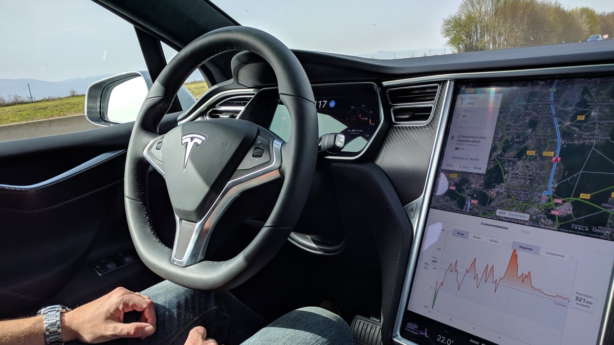 Autopilot dans le Model X // Source : Raphaelle Autopilot dans le Model X // Source : Raphaelle