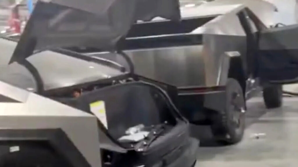 Extrait d'une vidéo volée au sein de l'usine // Source : Capture d'Electrek Extrait d'une vidéo volée au sein de l'usine // Source : Capture d'Electrek