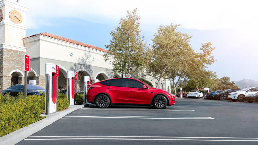 Tesla en pause supercharge // Source : Tesla Tesla en pause supercharge // Source : Tesla