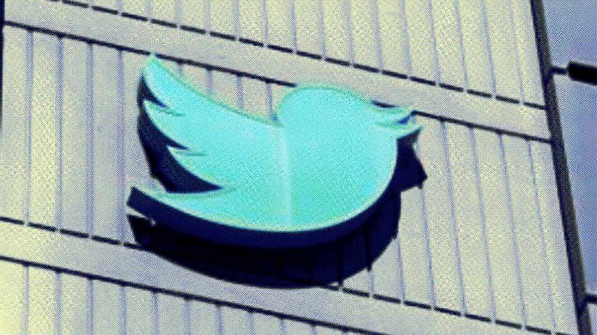 Le logo de Twitter sur la façade de l'entreprise // Source : Capture d'écran Numerama Le logo de Twitter sur la façade de l'entreprise // Source : Capture d'écran Numerama