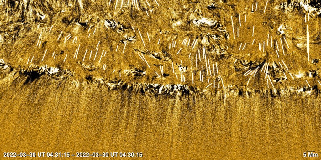 Des jets qui s'échappe du trou coronal du Soleil (on voit 126 jets sur ce cliché) // Source : L. P. Chitta et al. Des jets qui s'échappe du trou coronal du Soleil (on voit 126 jets sur ce cliché) // Source : L. P. Chitta et al.