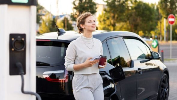Ce que j'aurais aimé savoir avant d'avoir une voiture électrique. // Source : Canva