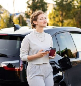 Ce que j'aurais aimé savoir avant d'avoir une voiture électrique. // Source : Canva Ce que j'aurais aimé savoir avant d'avoir une voiture électrique. // Source : Canva