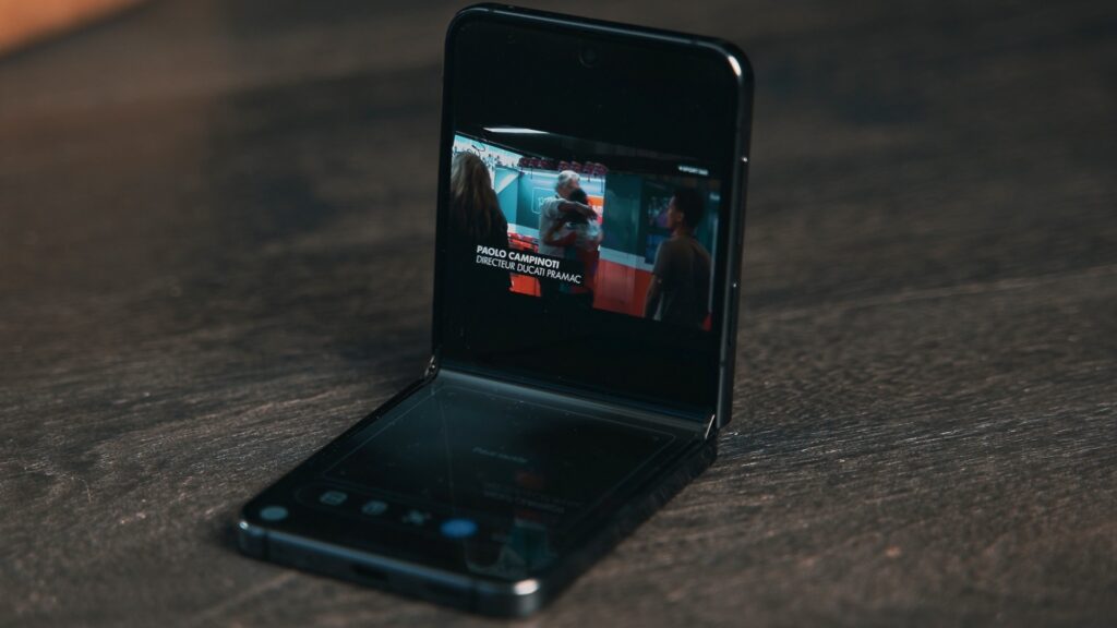 Samsung Galaxy Z Flip 5 // Source : Thomas Ancelle / Numerama Samsung Galaxy Z Flip 5 // Source : Thomas Ancelle / Numerama