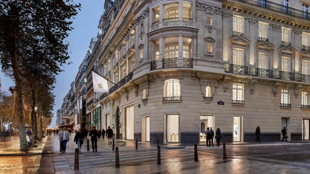 Le Apple Store des Champs Elysées // Source : Apple Le Apple Store des Champs Elysées // Source : Apple