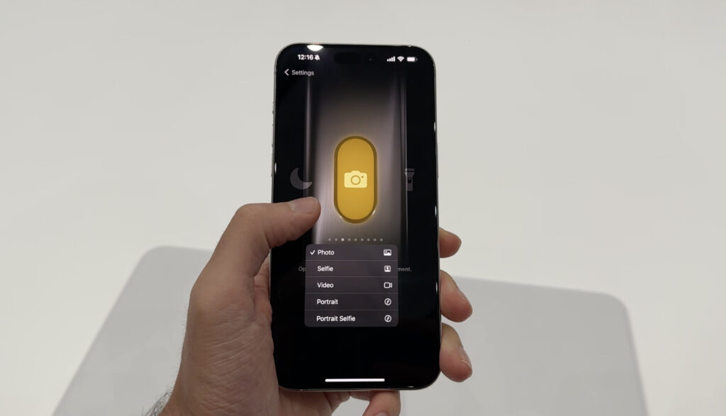 L'action « Appareil photo » propose plusieurs sous-modes. Photo, selfie, vidéo, portrait ou portrait selfie. L'action « Appareil photo » propose plusieurs sous-modes. Photo, selfie, vidéo, portrait ou portrait selfie.