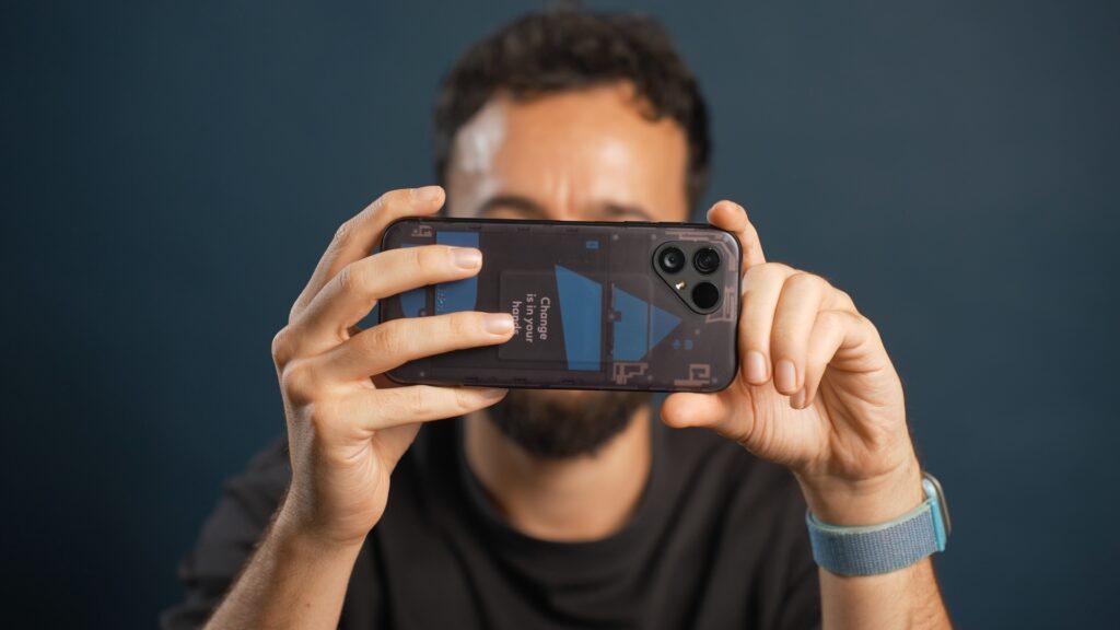 Prendre une photo avec le Fairphone 5 est parfois douloureux, avec des résultats peu satisfaisants et des bugs dans l'application. Prendre une photo avec le Fairphone 5 est parfois douloureux, avec des résultats peu satisfaisants et des bugs dans l'application.