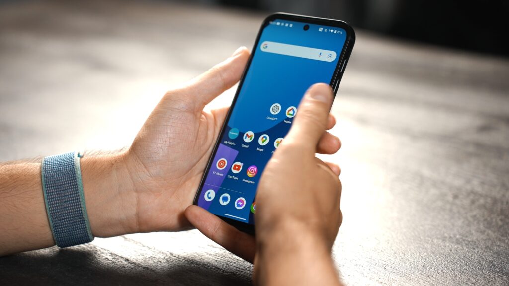 Le Fairphone 5 a un écran avec un taux de rafraîchissement de 90 Hz. Là aussi, c'est une première pour Fairphone. Attention, c'est un réglage optionnel. Le Fairphone 5 a un écran avec un taux de rafraîchissement de 90 Hz. Là aussi, c'est une première pour Fairphone. Attention, c'est un réglage optionnel.