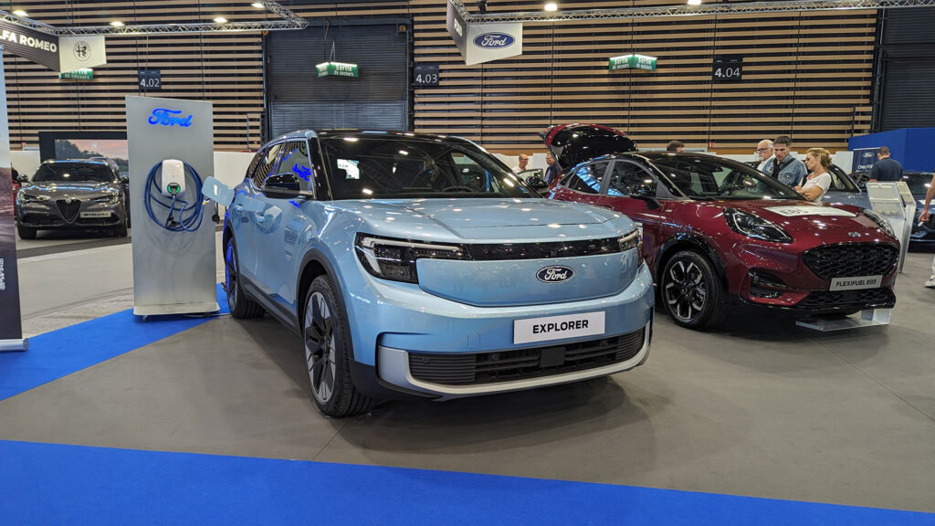 Ford Explorer au salon de Lyon // Source : Raphaelle Baut Ford Explorer au salon de Lyon // Source : Raphaelle Baut