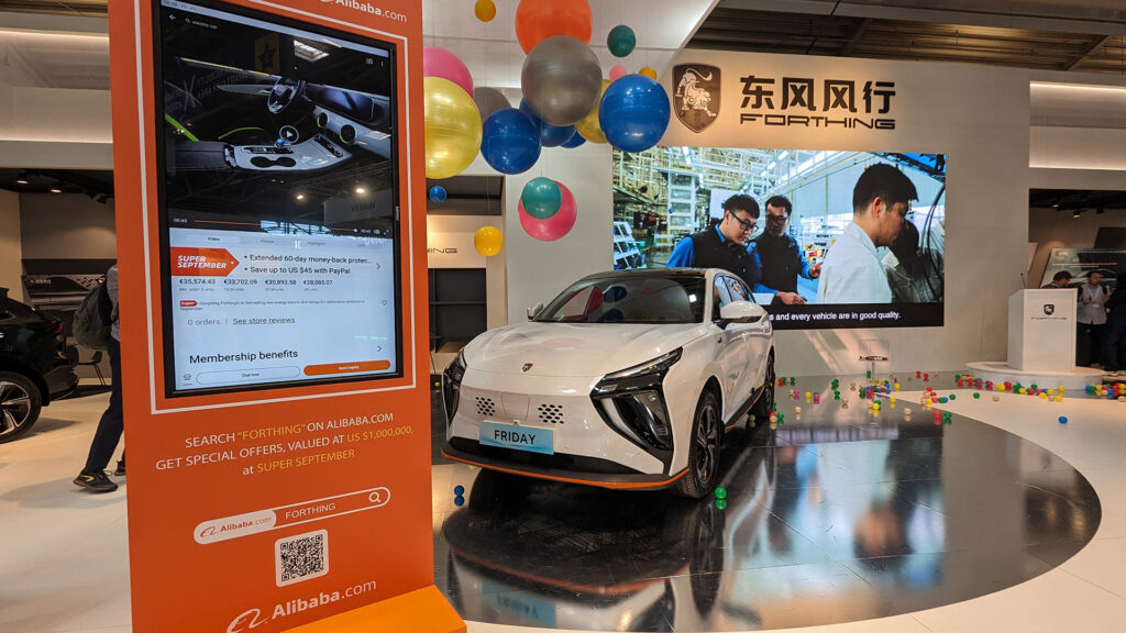Forthing et ses achats sur Alibaba // Source : Raphaelle Baut Forthing et ses achats sur Alibaba // Source : Raphaelle Baut