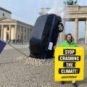 Manifestation Greenpeace anti SUV // Source : Greenpeace Manifestation Greenpeace anti SUV // Source : Greenpeace