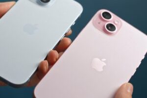 iPhone 15 et iPhone 15 Plus // Source : Thomas Ancelle / Numerama iPhone 15 et iPhone 15 Plus // Source : Thomas Ancelle / Numerama