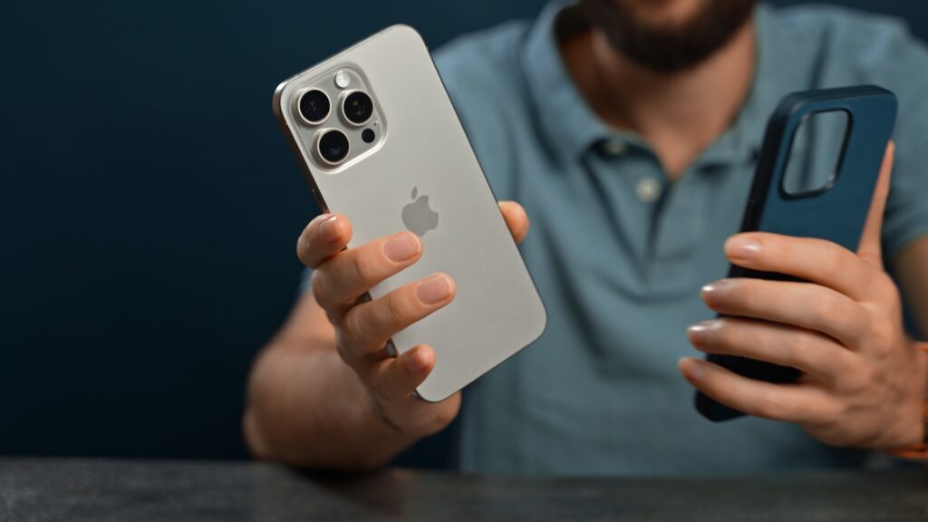 L'iPhone 15 Pro Max // Source : Thomas Ancelle / Numerama L'iPhone 15 Pro Max // Source : Thomas Ancelle / Numerama