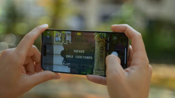 Dès que l'on dépasse le zoom x8, iPhone 15 Pro Max affiche une mini-carte dans un coin de l'écran. // Source : Thomas Ancelle / Numerama Dès que l'on dépasse le zoom x8, iPhone 15 Pro Max affiche une mini-carte dans un coin de l'écran. // Source : Thomas Ancelle / Numerama