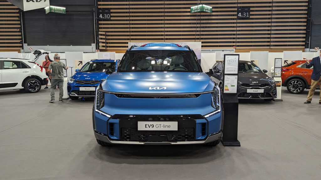 Kia EV9 : une face avant massive // Source : Raphaelle Baut Kia EV9 : une face avant massive // Source : Raphaelle Baut