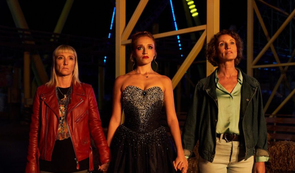 La famille Lamy est ultra badass dans Killer Coaster // Source : Prime Video / Amazon Studios La famille Lamy est ultra badass dans Killer Coaster // Source : Prime Video / Amazon Studios